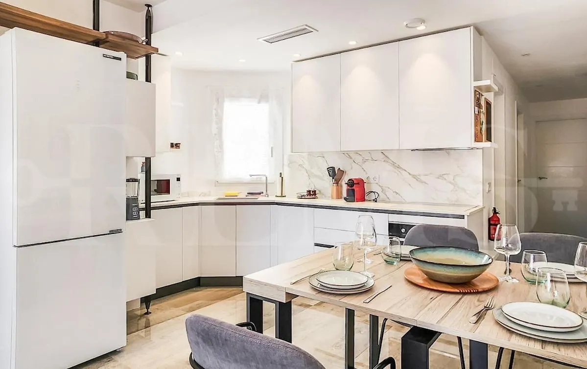 פואנגירולה Chic Gem Rooftop Terrace With Bbq Rems 0*,
